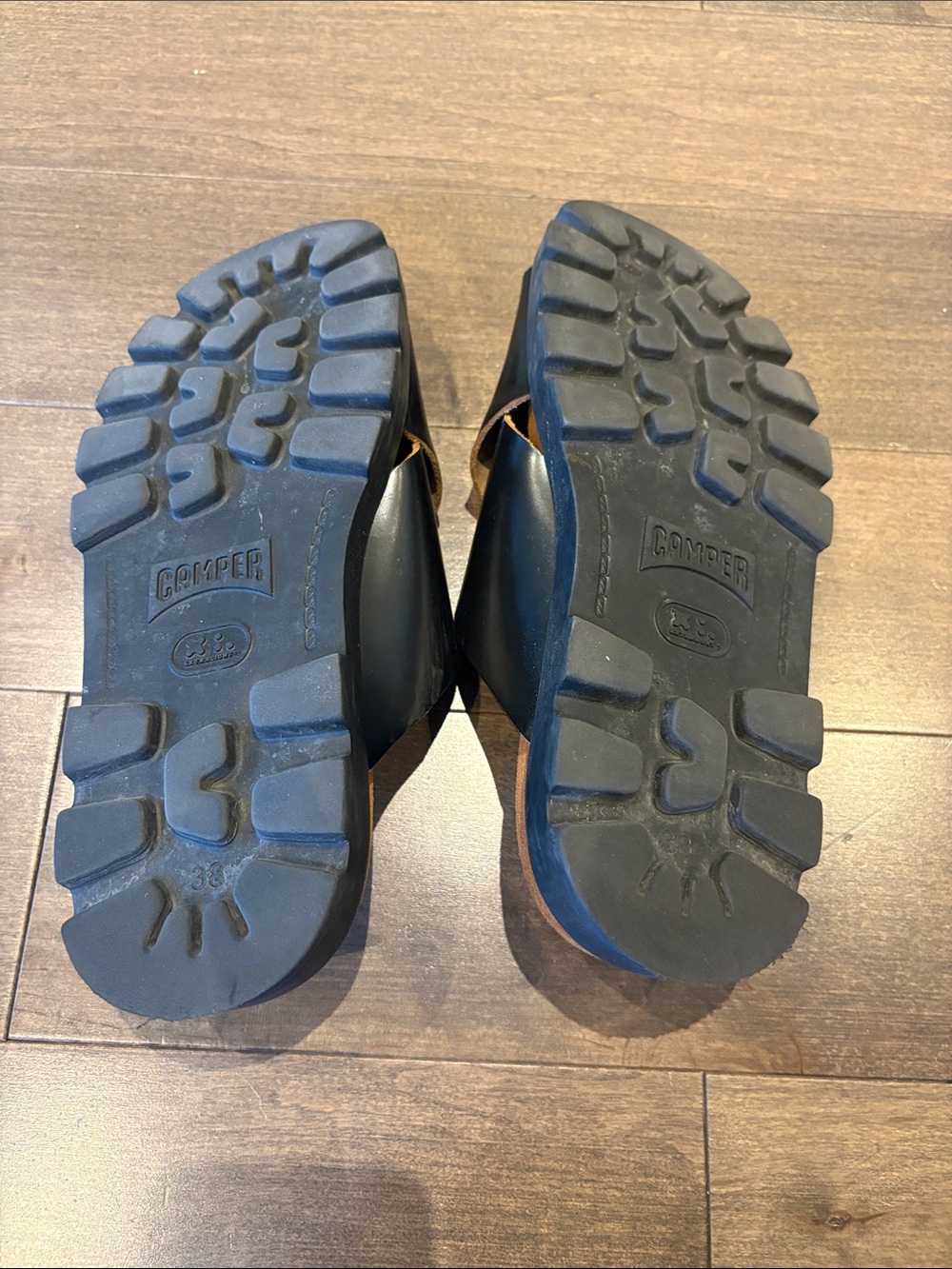 Camper Black Leather Cross-Band Slide Sandals - Picture 5 of 6